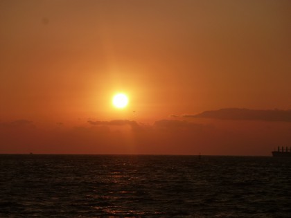 西瀬戸に沈む美しい夕日