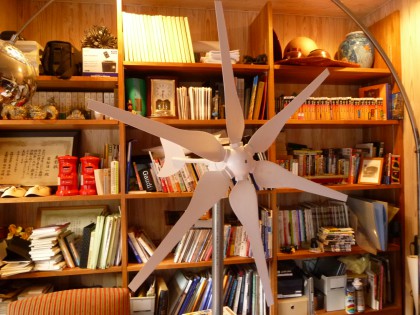 書斎にお目見えした風力発電用風車