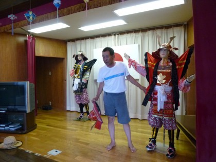 ステージに陳列されていた青島盆踊りの衣装