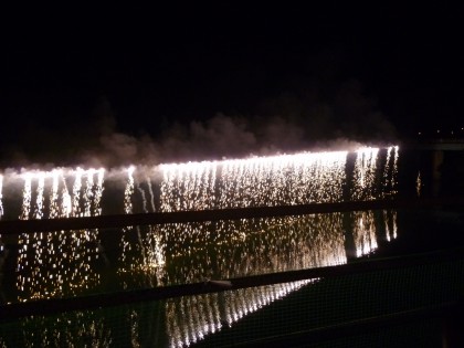 花火大会のクライマックス・ナイアガラの滝