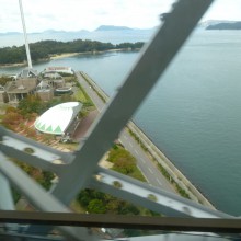 橋の下の架橋記念公園