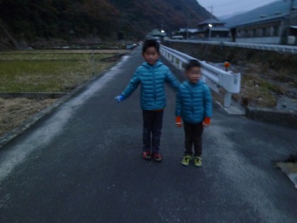 私と早朝のジョギングをする孫二人