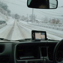 雪を掻き分けて