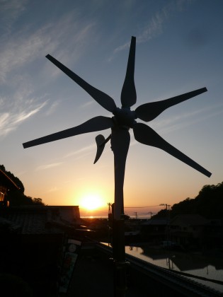 夕日と風車